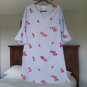 Dress with bell sleeves